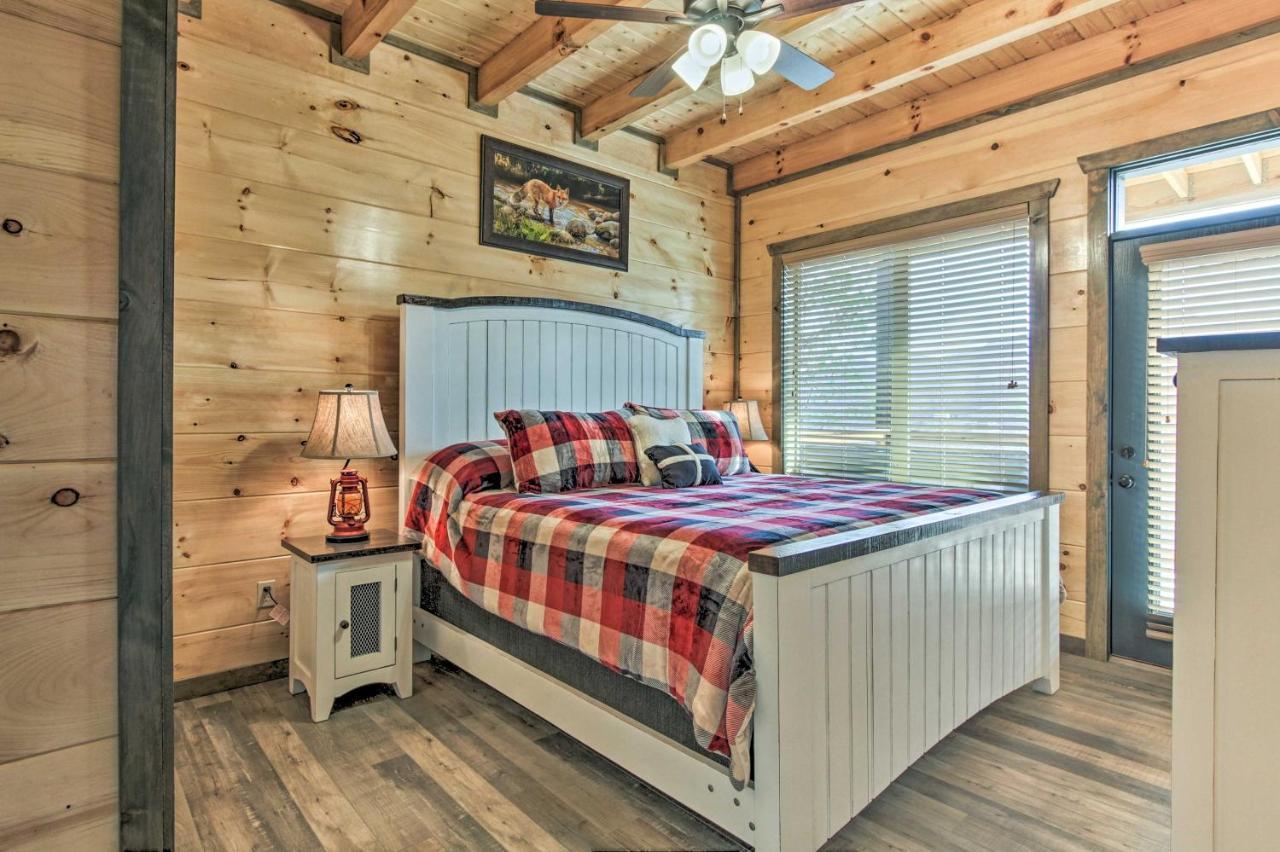 Smoky Mountain Hideaway With Hot Tub, Deck And Views! Villa Gatlinburg Eksteriør billede
