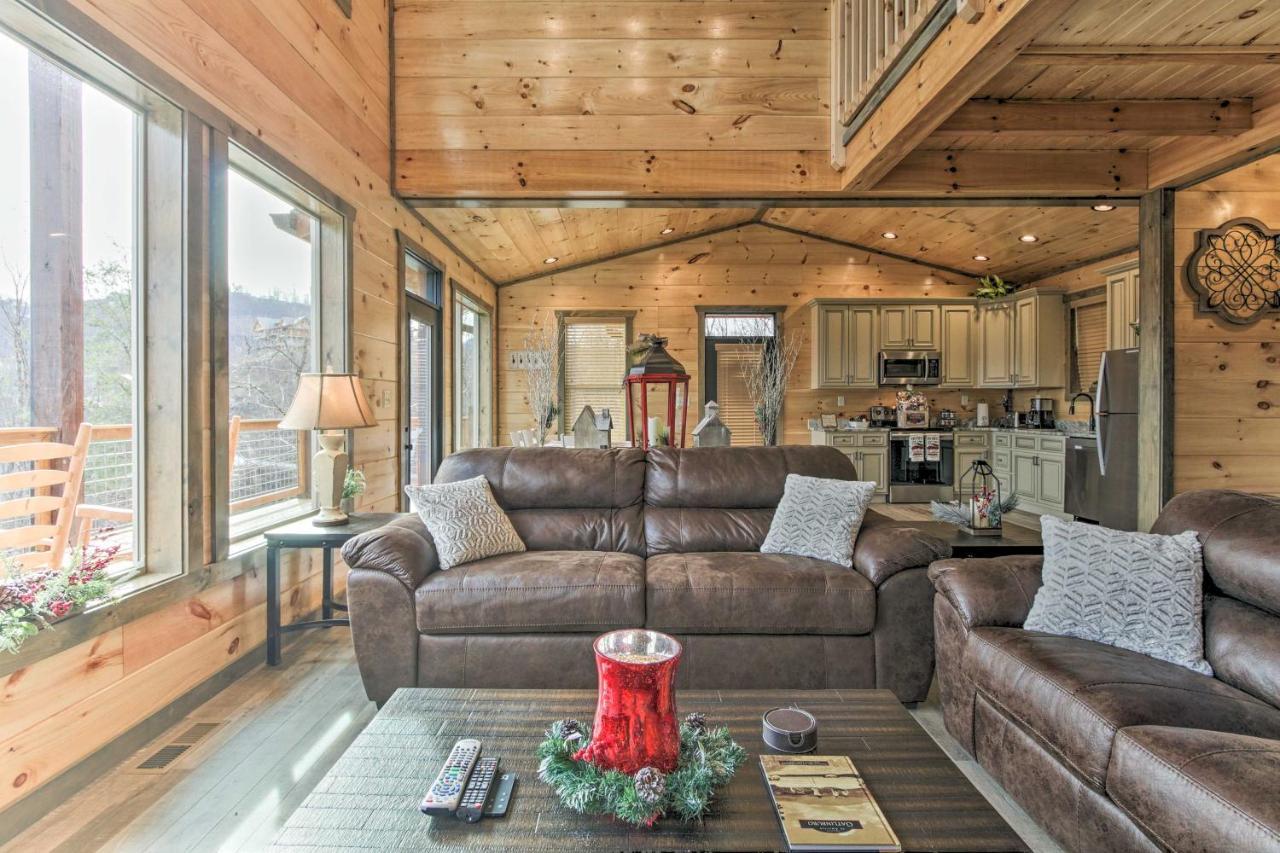 Smoky Mountain Hideaway With Hot Tub, Deck And Views! Villa Gatlinburg Eksteriør billede