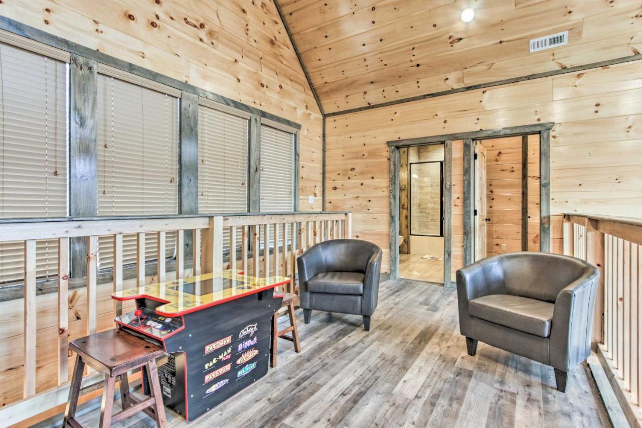 Smoky Mountain Hideaway With Hot Tub, Deck And Views! Villa Gatlinburg Eksteriør billede