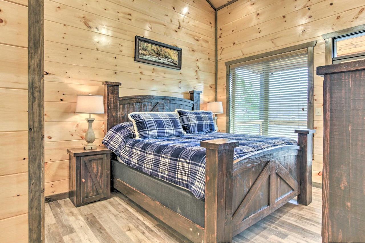 Smoky Mountain Hideaway With Hot Tub, Deck And Views! Villa Gatlinburg Eksteriør billede