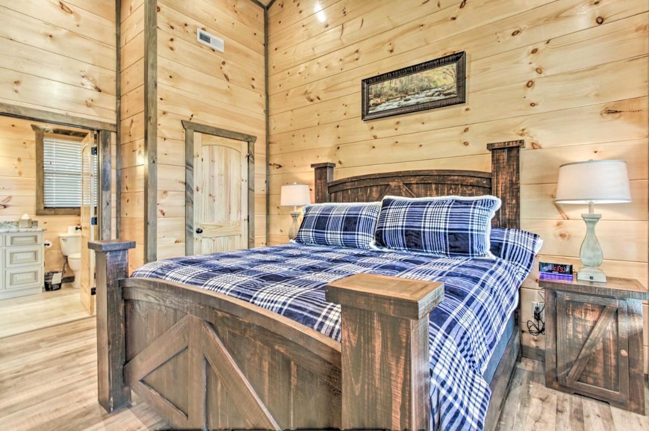 Smoky Mountain Hideaway With Hot Tub, Deck And Views! Villa Gatlinburg Eksteriør billede